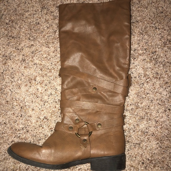 Tan tall boots - Picture 1 of 3